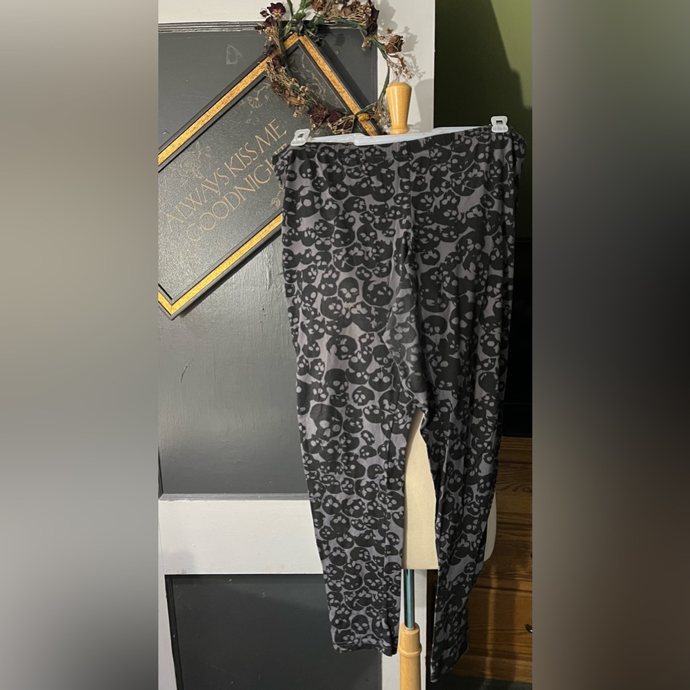Torrid skull legging. (Torrid tub) live:#38
